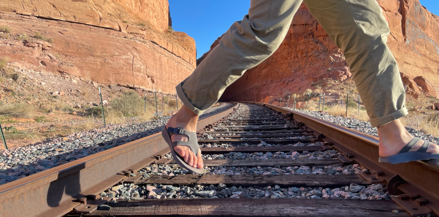 sandals with arch support featured image